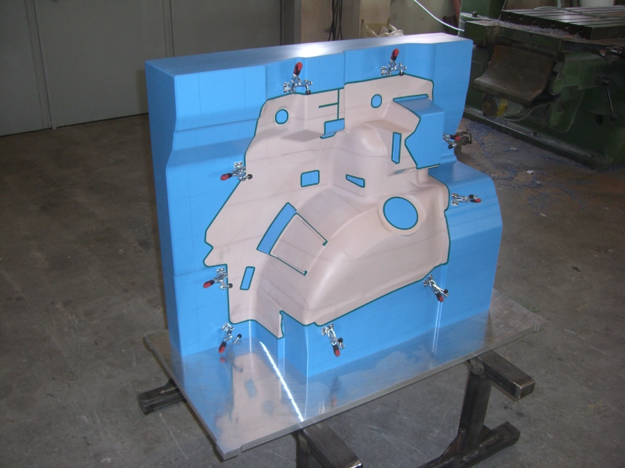 Serienkernkasten-aus-Kunststoffblockmaterial