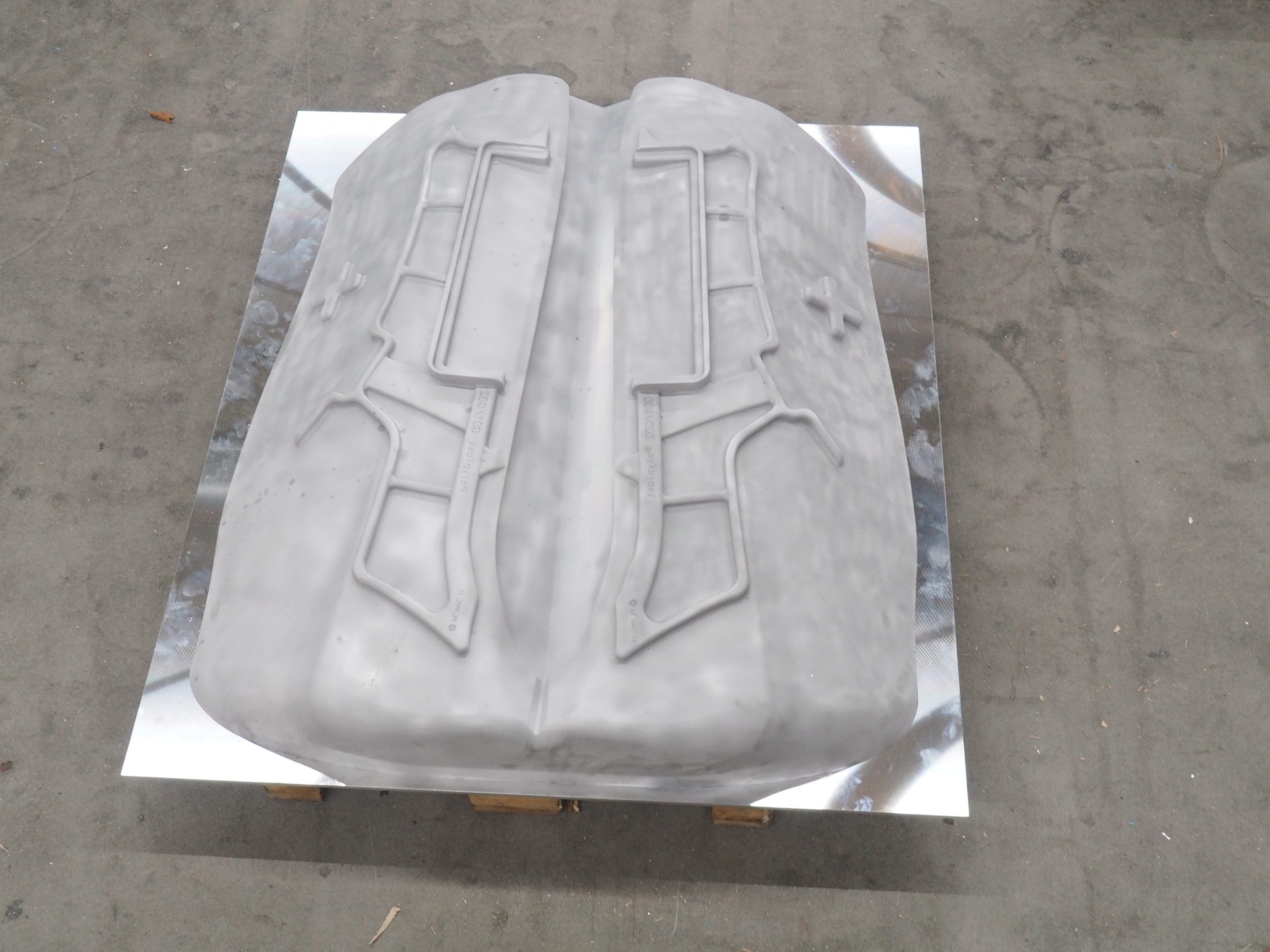 Tiefziehwerkezug-aus-Alu